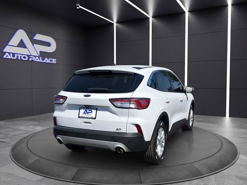 Used 2022 Ford Escape SE w/ Convenience Package FWD image 6