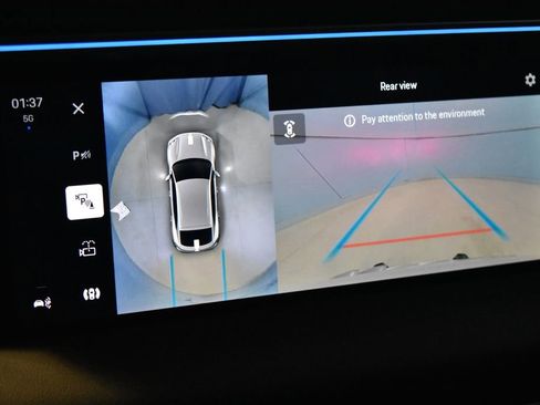 Certified 2025 Porsche Macan Electric image 15