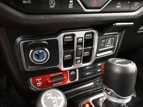 Used 2024 Jeep Gladiator Sport image 24