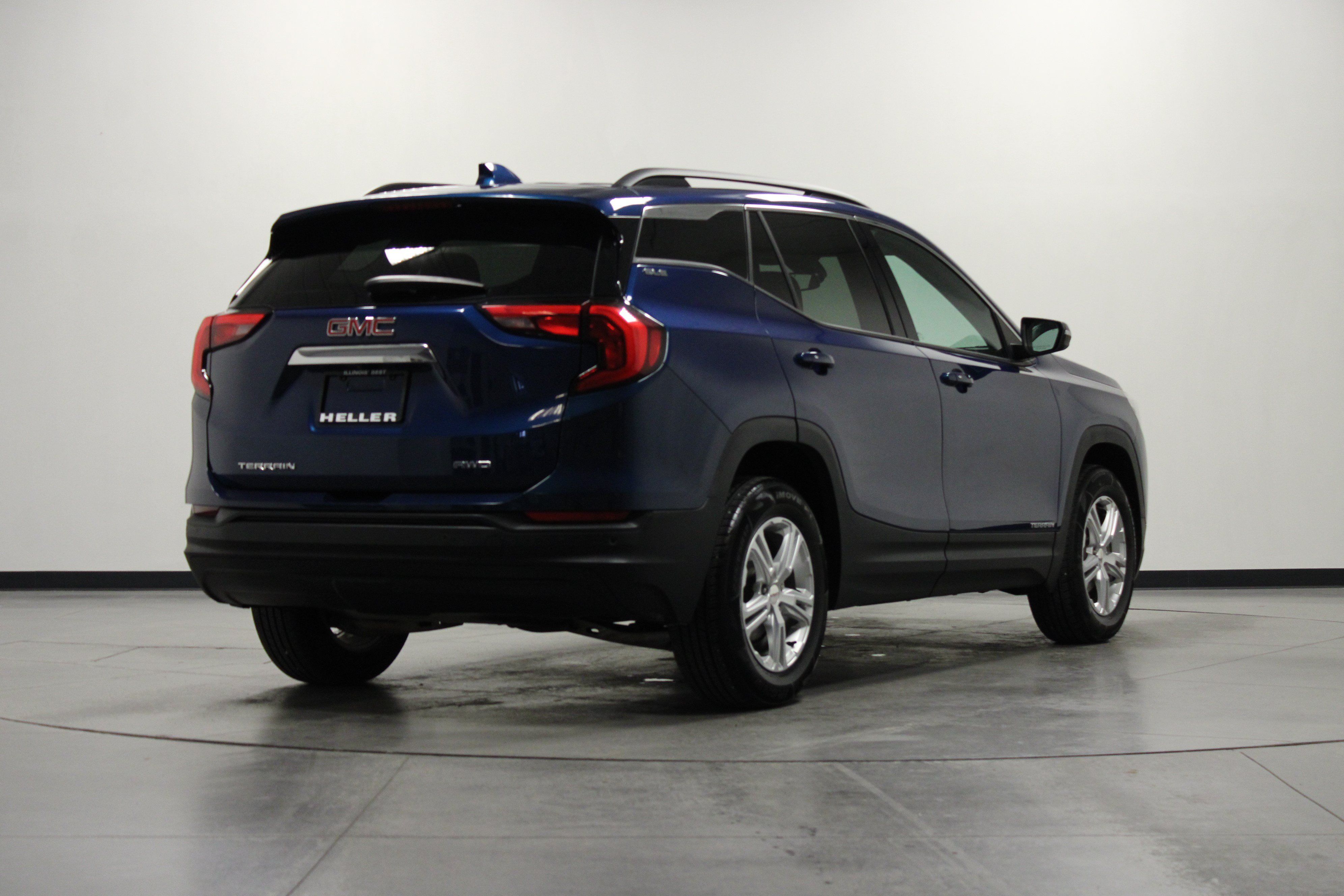 Used 2020 GMC Terrain SLE w/ Driver Convenience Package AWD/4WD image 4
