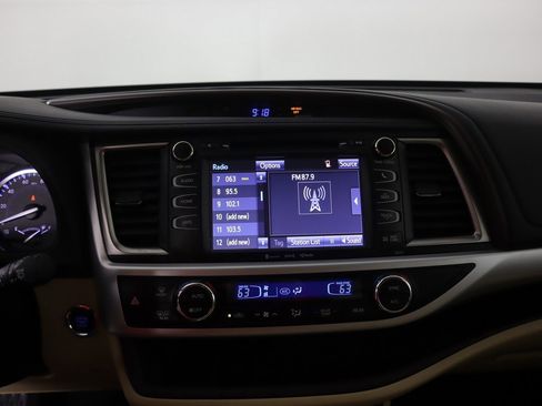 Used 2018 Toyota Highlander XLE image 47