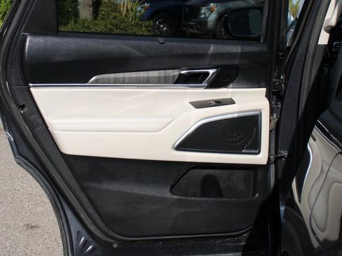 Used 2023 Kia Telluride SX image 37