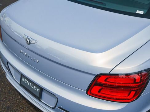 Used 2025 Bentley Flying Spur Plug-In Hybrid AWD/4WD image 29