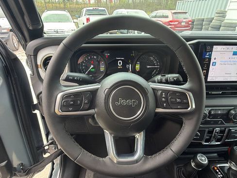 Used 2025 Jeep Wrangler Sahara w/ Safety Group image 26