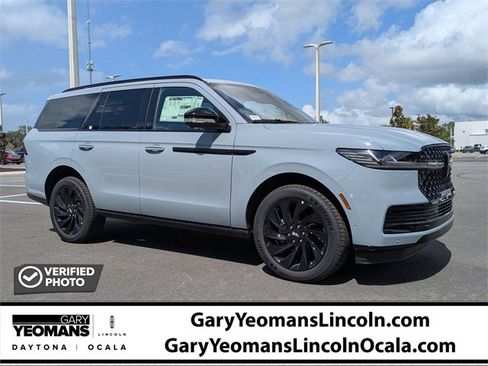 New 2025 Lincoln Navigator Reserve w/ Jet Appearance Package image 1