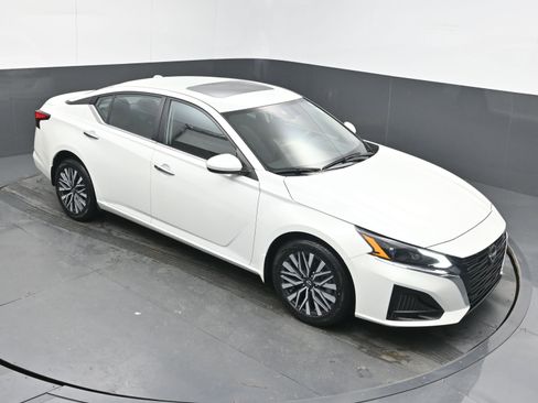 Used 2023 Nissan Altima 2.5 SV w/ SV Premium Package image 29