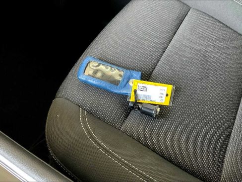 Used 2024 Chevrolet Traverse LT image 25