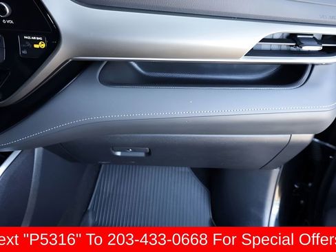 Used 2023 Toyota Highlander XLE AWD/4WD image 43