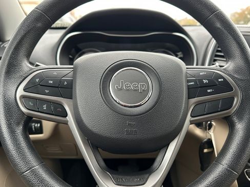 Used 2019 Jeep Cherokee Latitude w/ Popular Appearance Group image 22