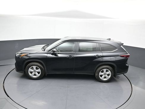 Certified 2025 Toyota Highlander LE AWD/4WD image 42
