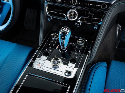 Used 2024 Bentley Flying Spur W12 image 27