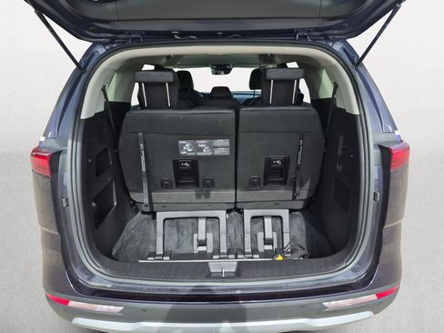 Used 2023 Kia Carnival LX FWD image 12