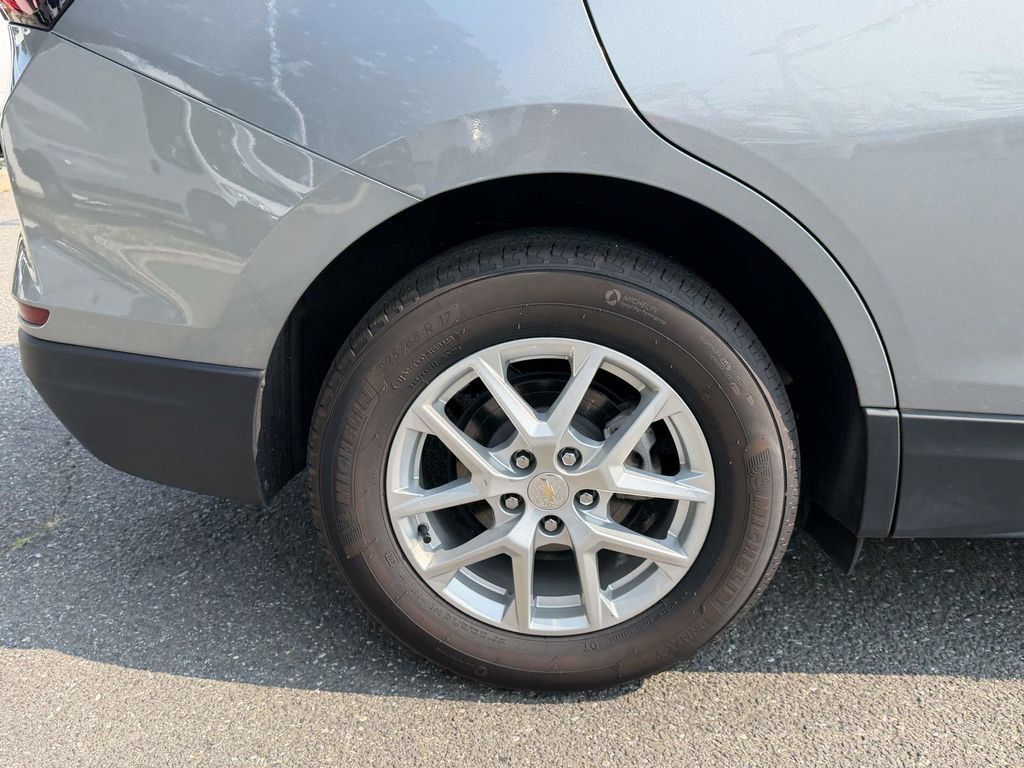Used 2024 Chevrolet Equinox LS FWD image 10