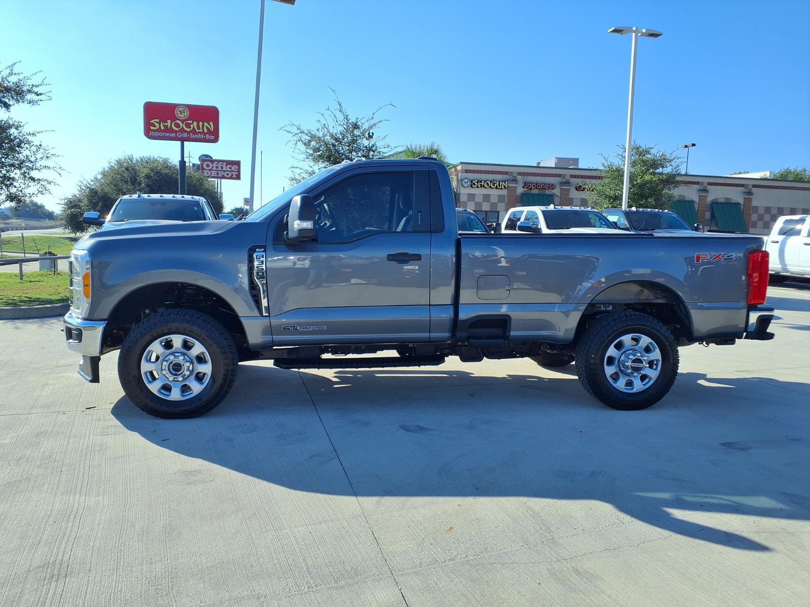 Used 2023 Ford F350 XLT w/ FX4 Off-Road Package AWD/4WD image 9