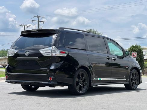 Used 2015 Toyota Sienna SE Premium FWD image 5