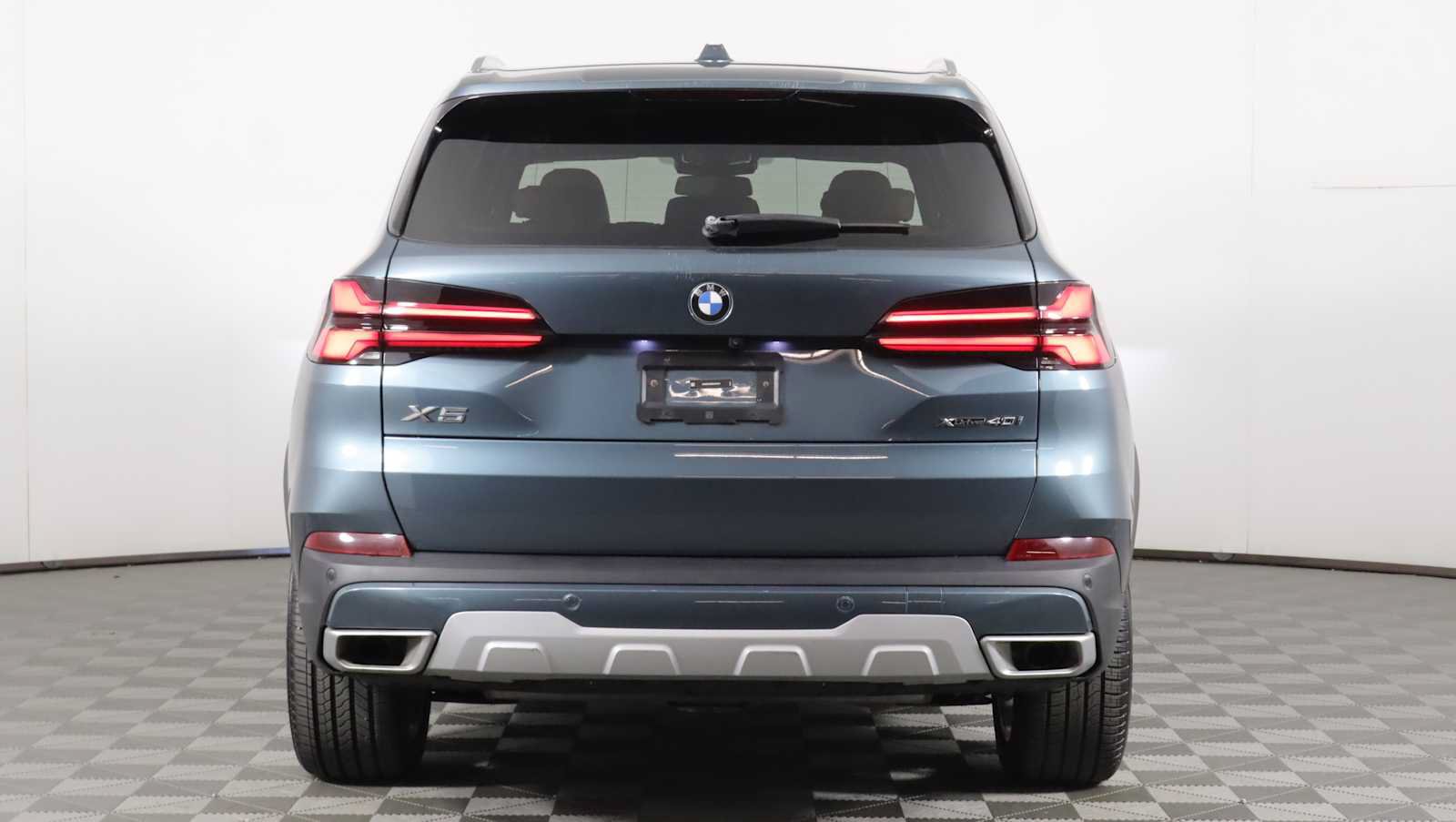 Used 2024 BMW X5 xDrive40i w/ Premium Package AWD/4WD image 5