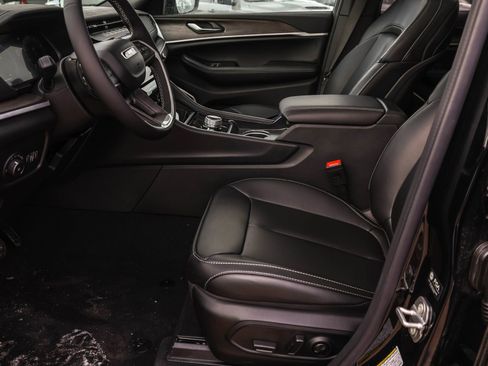 New 2026 Jeep Grand Cherokee Limited w/ Limited Altitude Package AWD/4WD image 5