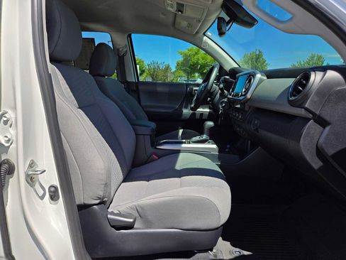 Certified 2021 Toyota Tacoma SR5 AWD/4WD image 14