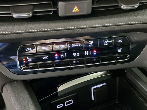 Used 2023 Buick Envision Preferred image 21