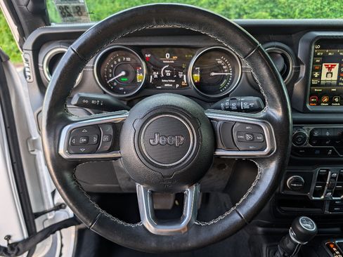Used 2023 Jeep Wrangler Unlimited Sahara w/ Cold Weather Group AWD/4WD image 24