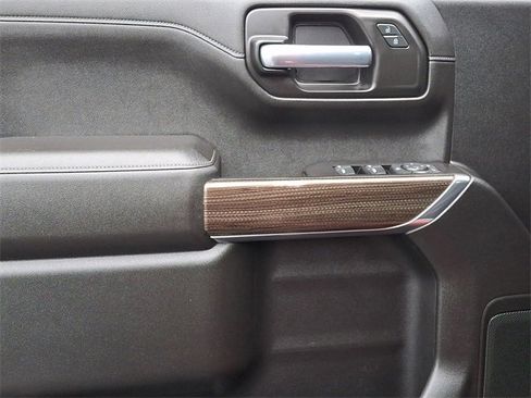 Used 2021 Chevrolet Silverado 1500 LT image 14