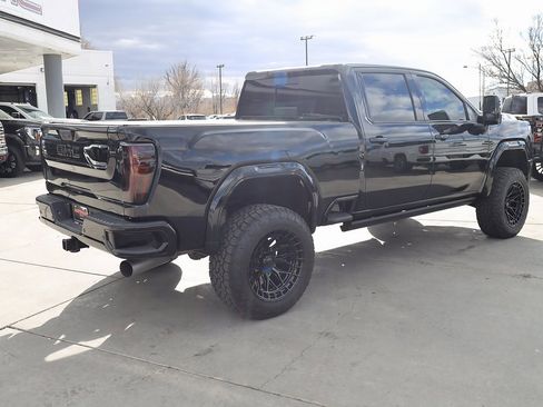 Used 2025 GMC Sierra 2500 AT4X image 6