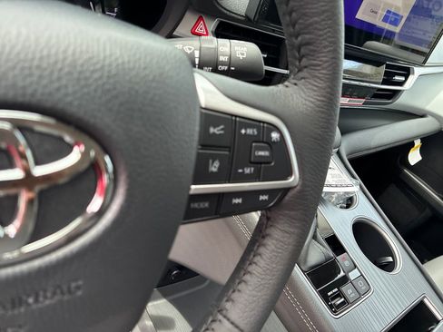 New 2026 Toyota Sienna XLE FWD image 27