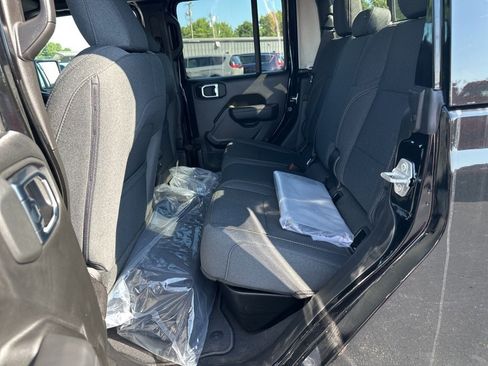 New 2025 Jeep Gladiator Sport image 9