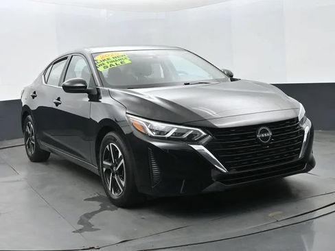 Used 2025 Nissan Sentra SV FWD image 2