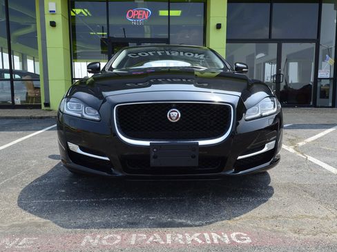 Used 2016 Jaguar XJ R-Sport image 2