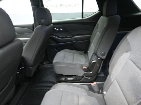 Used 2022 Chevrolet Traverse LT w/ LPO, Blackout Package image 23