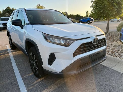 Used 2020 Toyota RAV4 LE FWD image 2