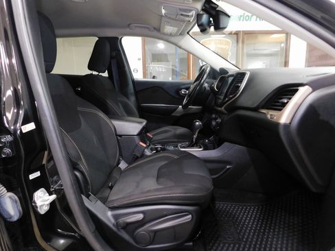 Used 2017 Jeep Cherokee Latitude w/ Comfort & Convenience Group image 93