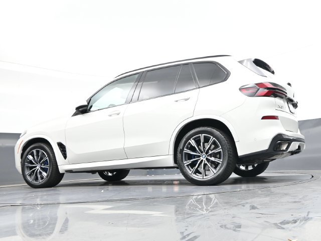 Used 2024 BMW X5 xDrive40i w/ M Sport Package AWD/4WD image 36