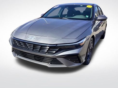 Used 2025 Hyundai Elantra SEL image 7