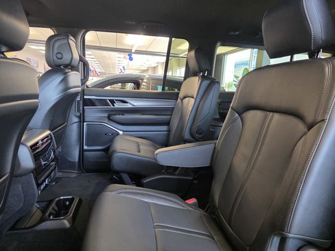 New 2025 Jeep Wagoneer L Series II AWD/4WD image 14