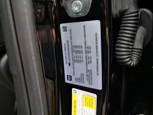 Used 2024 GMC Yukon XL SLT w/ SLT Luxury Package image 60