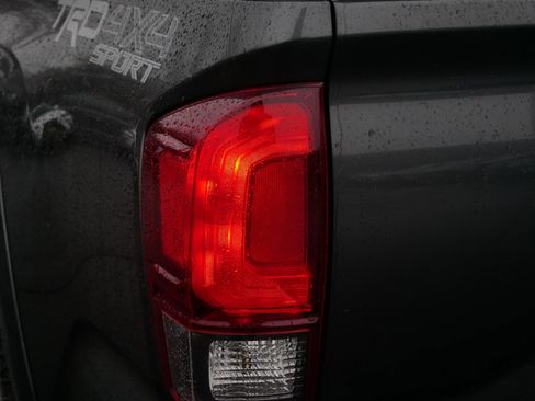 Used 2019 Toyota Tacoma TRD Sport image 17