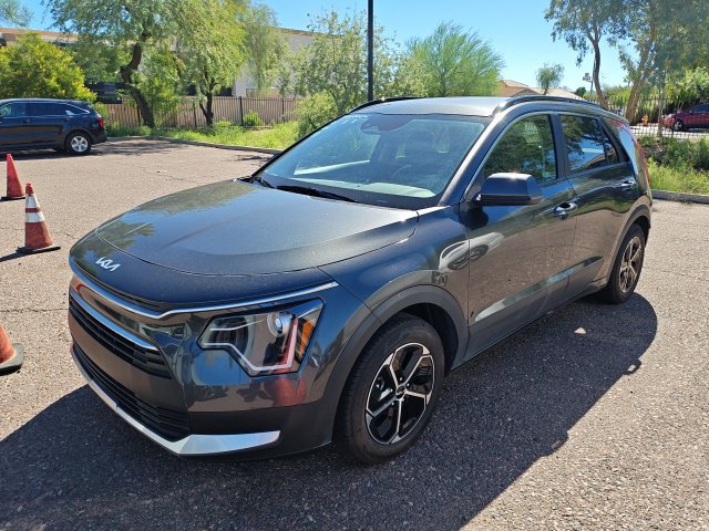 Used 2025 Kia Niro LX FWD image 2