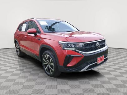 Used 2022 Volkswagen Taos SE w/ Panoramic Sunroof Package