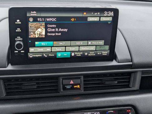 Certified 2025 Honda Pilot Touring image 30