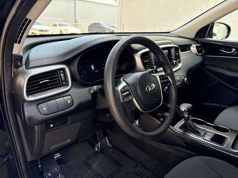 Used 2019 Kia Sorento L FWD image 17