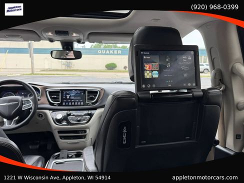 Used 2018 Chrysler Pacifica Touring-L Plus FWD image 24