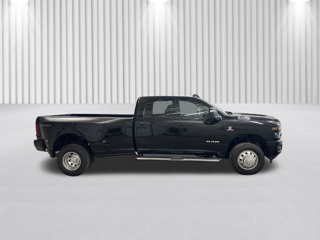 New 2026 RAM 3500 Big Horn AWD/4WD image 3
