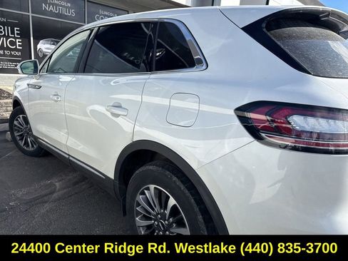 Used 2023 Lincoln Nautilus Reserve image 10