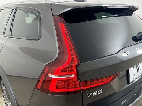 Used 2025 Volvo V60 B5 Cross Country Plus AWD/4WD image 12
