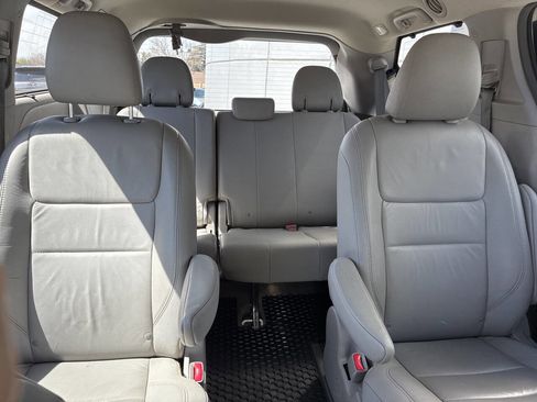 Used 2017 Toyota Sienna XLE Premium image 14