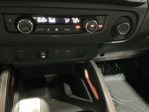 Used 2025 Nissan Frontier PRO-4X image 9