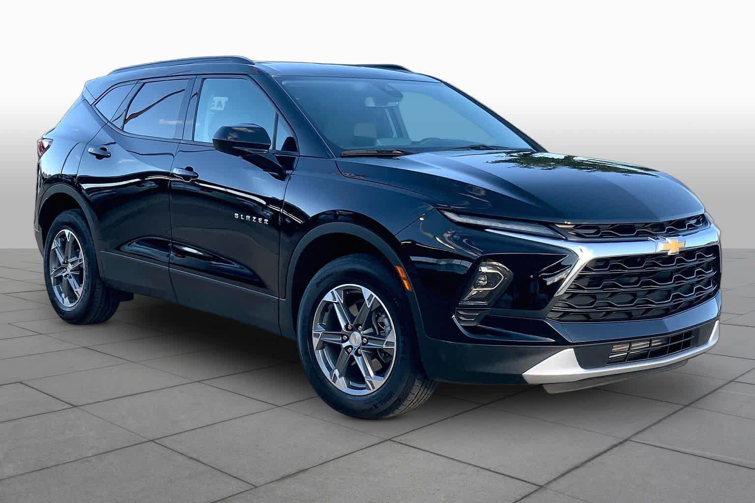 Used 2024 Chevrolet Blazer LT w/ Convenience Package FWD image 3