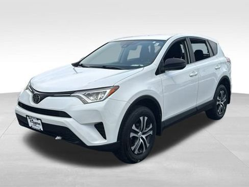 Used 2018 Toyota RAV4 LE image 2